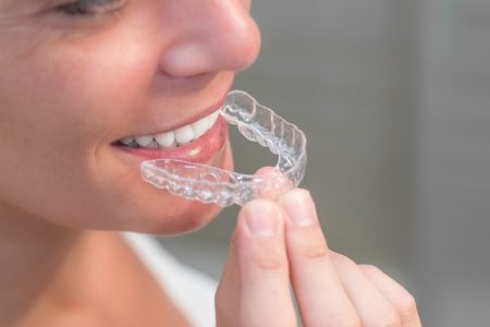 Jak prawidłowo korzystać z nakładek ortodontycznych?