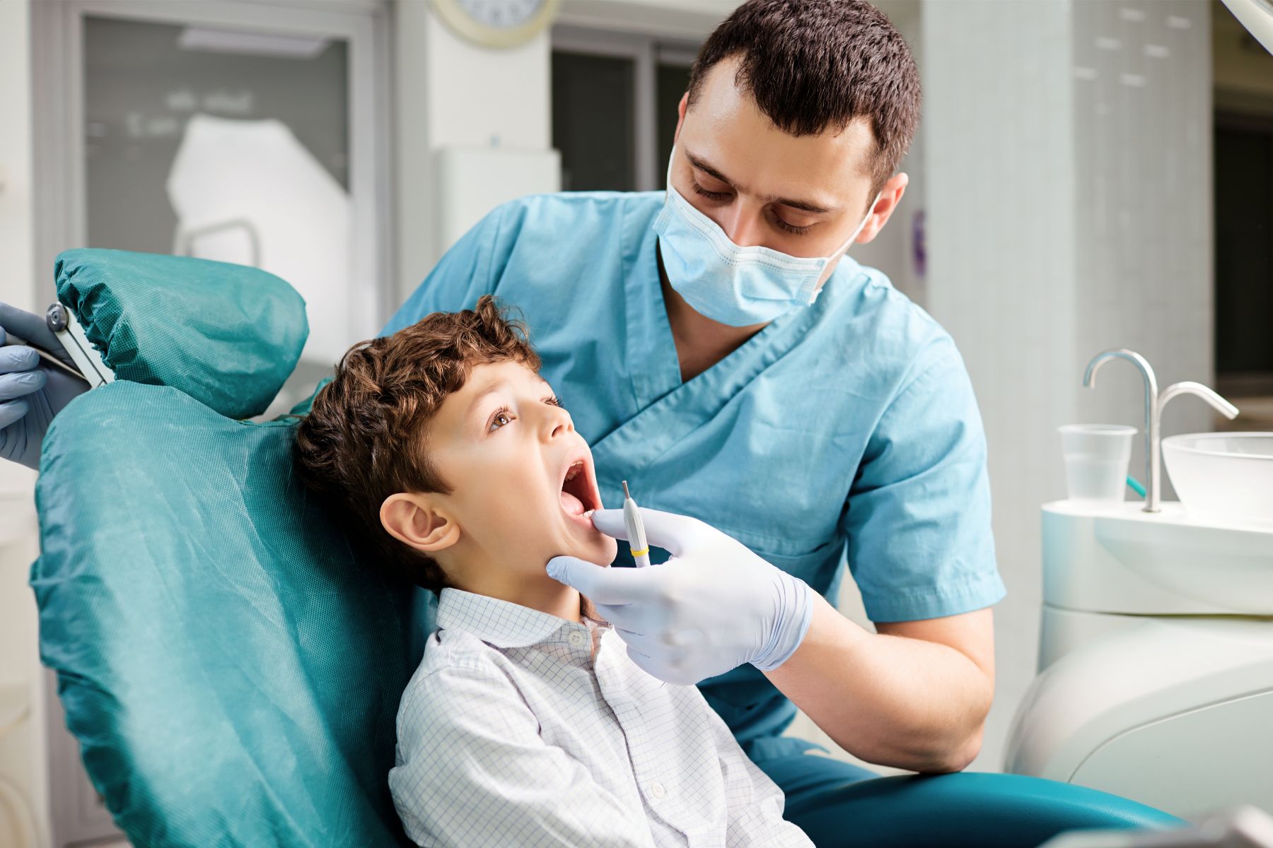 Kiedy pójść z dzieckiem do ortodonty?